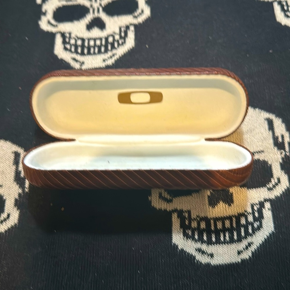 vintage Oakley sunglassesss case in great condition!💕